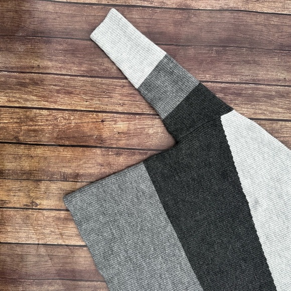 🖤 THML Color Block Knit Sweater - Size Small - Picture 2 of 6